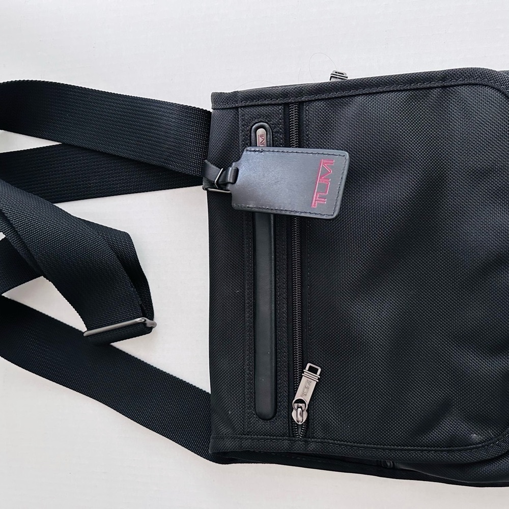 Tumi Black Messenger Bag with Adjustable Strap and Minimalist Design